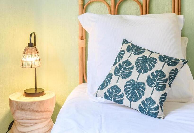 Lumineux   L Amazone   Gare