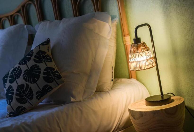 Lumineux   L Amazone   Gare