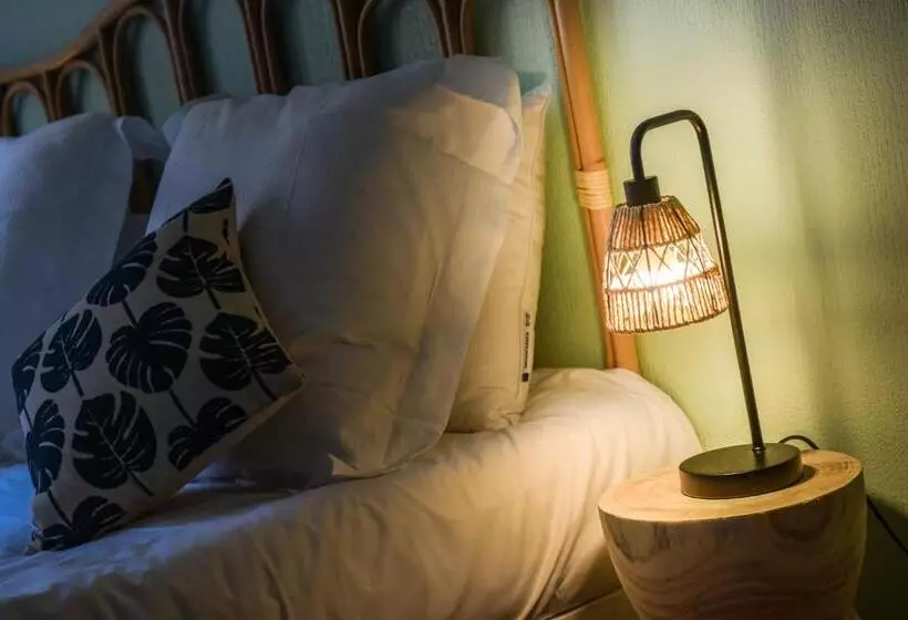 Lumineux   L Amazone   Gare