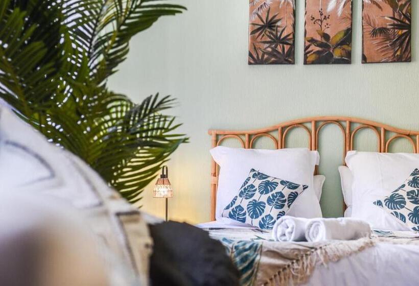 Lumineux   L Amazone   Gare