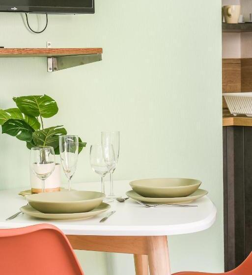 Lumineux   L Amazone   Gare