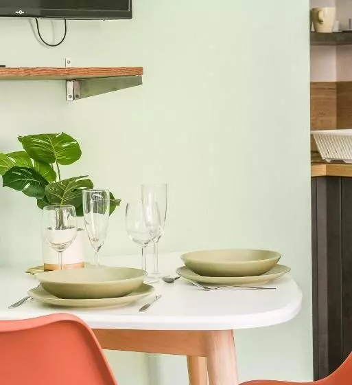 Lumineux   L Amazone   Gare