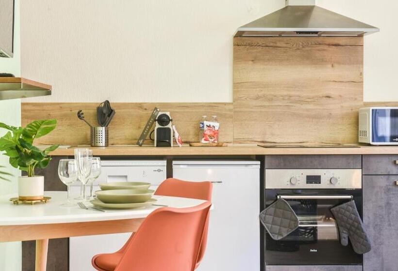 Lumineux   L Amazone   Gare