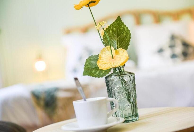 Lumineux   L Amazone   Gare