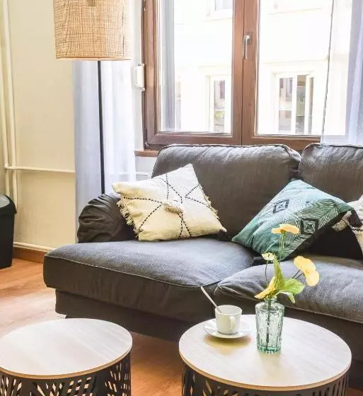 Lumineux   L Amazone   Gare