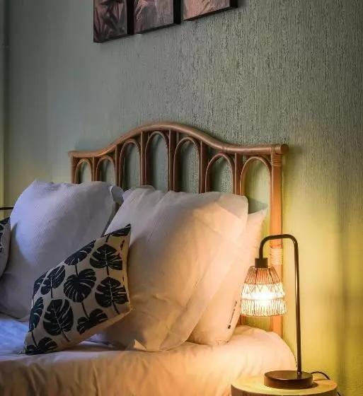 Lumineux   L Amazone   Gare