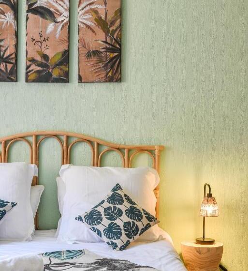 Lumineux   L Amazone   Gare