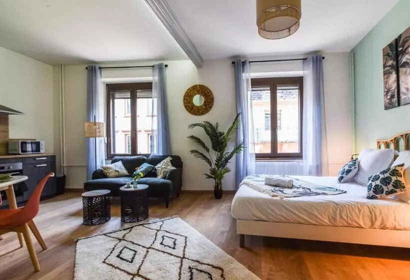 Lumineux   L Amazone   Gare