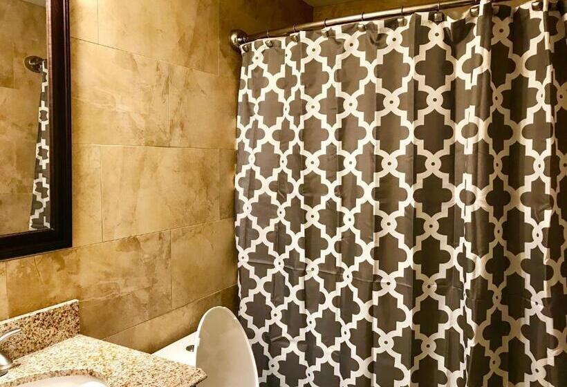 Laugh, Eat, Sleep Downtown Wine Down 9e