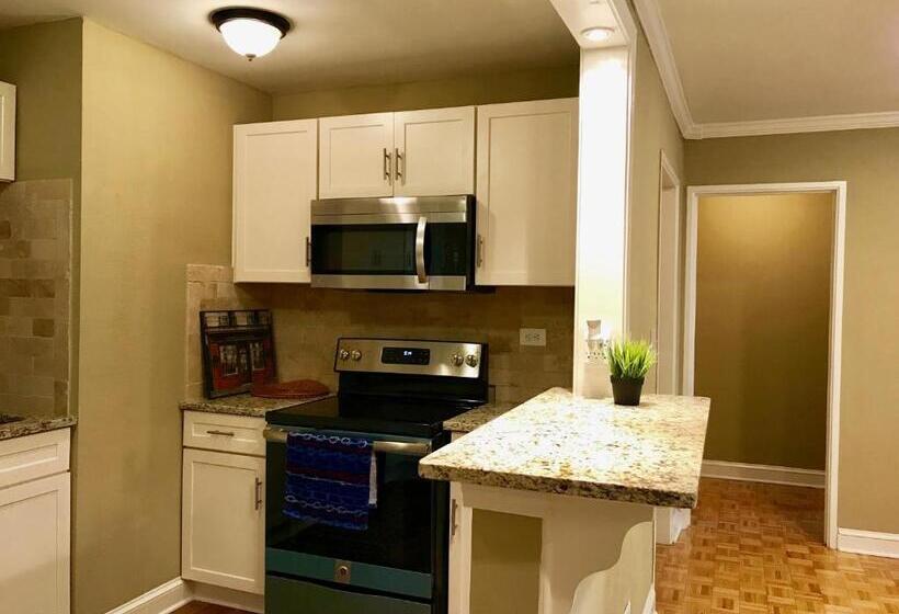 Laugh, Eat, Sleep Downtown Wine Down 9e