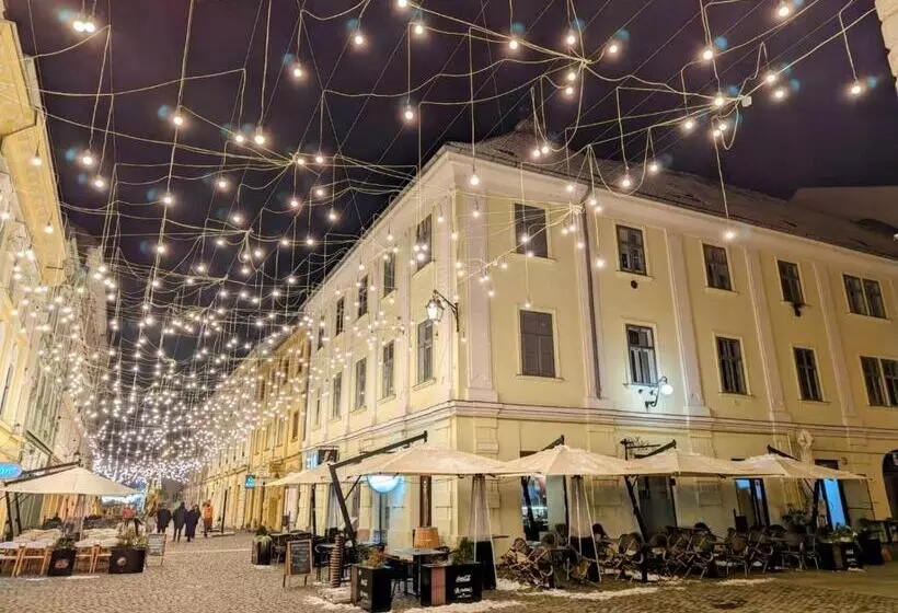 The Industrique Home   3 Bedroom Apartment