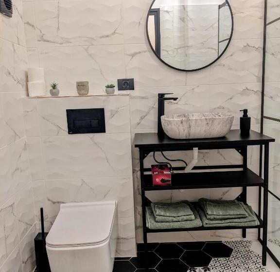 The Industrique Home   3 Bedroom Apartment