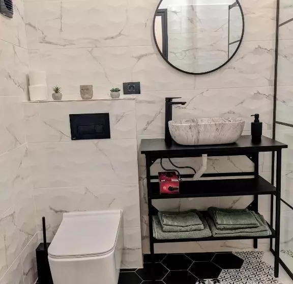 The Industrique Home   3 Bedroom Apartment