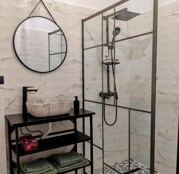 The Industrique Home   3 Bedroom Apartment