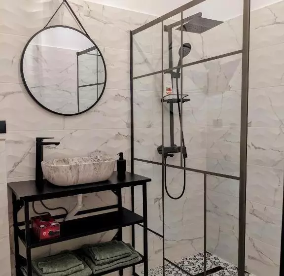 The Industrique Home   3 Bedroom Apartment