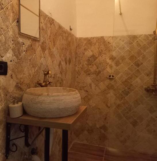 The Industrique Home   3 Bedroom Apartment