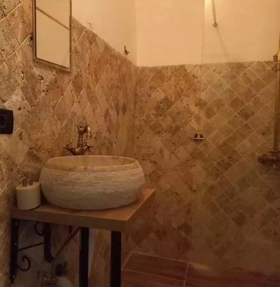 The Industrique Home   3 Bedroom Apartment