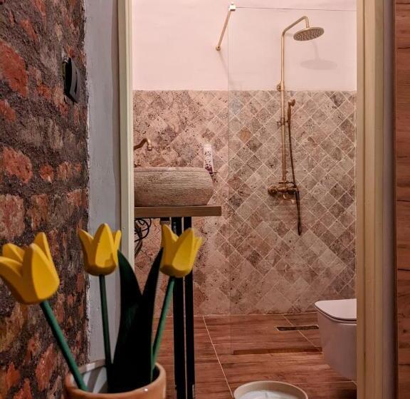 The Industrique Home   3 Bedroom Apartment