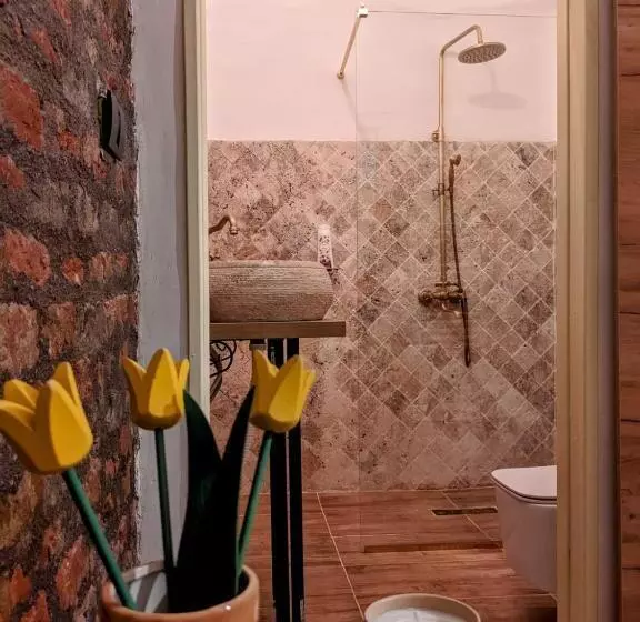 The Industrique Home   3 Bedroom Apartment