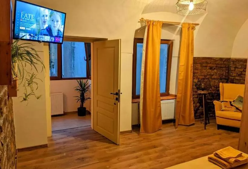 The Industrique Home   3 Bedroom Apartment