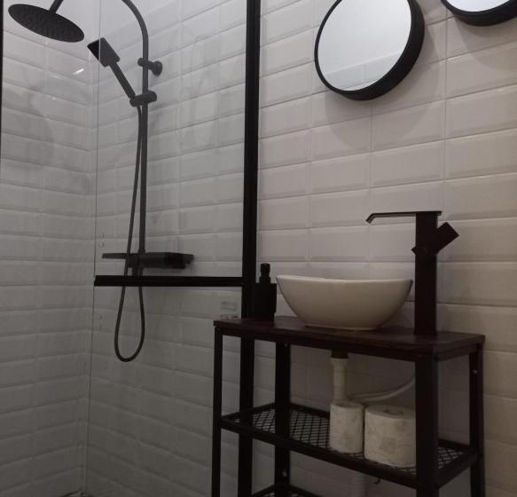 The Industrique Home   3 Bedroom Apartment