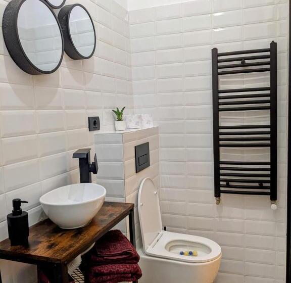 The Industrique Home   3 Bedroom Apartment