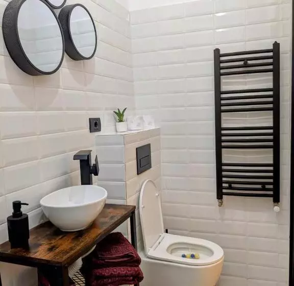 The Industrique Home   3 Bedroom Apartment