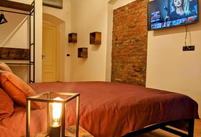 The Industrique Home   3 Bedroom Apartment