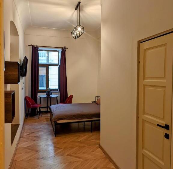 The Industrique Home   3 Bedroom Apartment