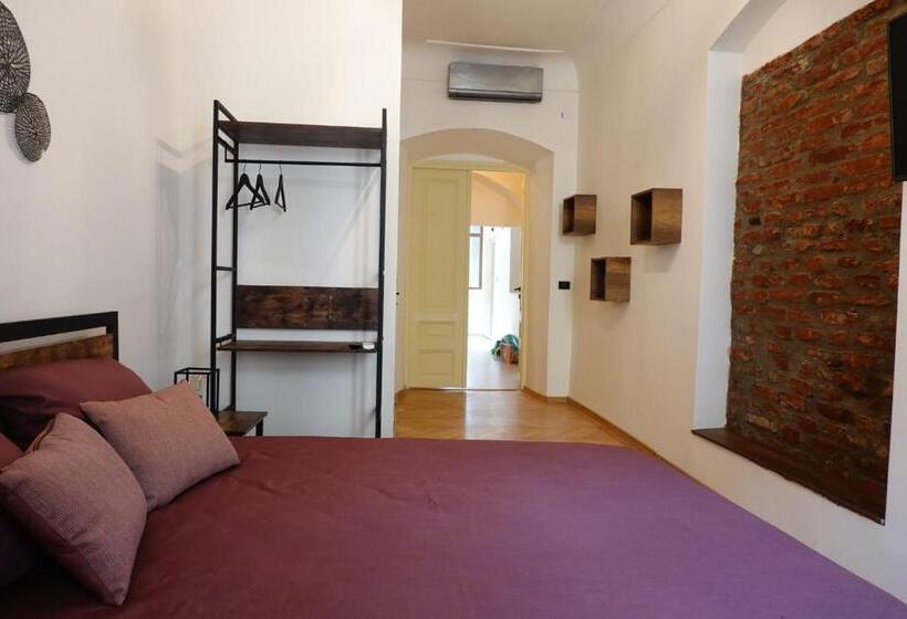 The Industrique Home   3 Bedroom Apartment