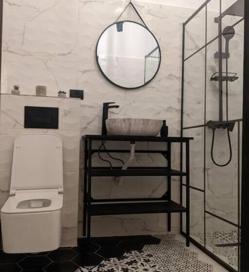 The Industrique Home   3 Bedroom Apartment