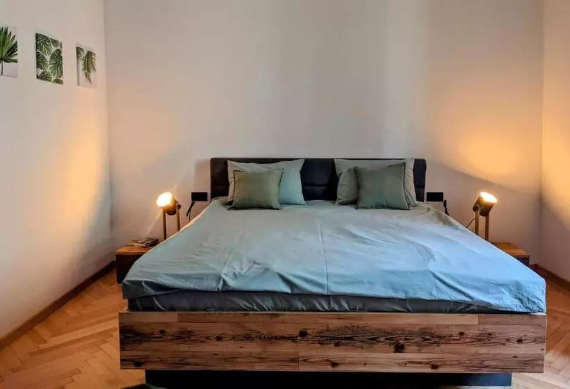 The Industrique Home   3 Bedroom Apartment