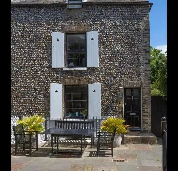 The Seaside Retreat
