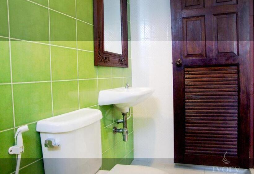 בית מלון כפרי Ivory Phi Phi Island