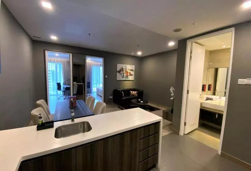 هتل Ramada Suites By Wyndham Kuala Lumpur City Centre