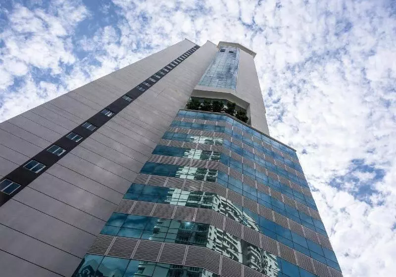 هتل Ramada Suites By Wyndham Kuala Lumpur City Centre