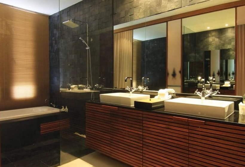 هتل The Quarter Resort Phuket