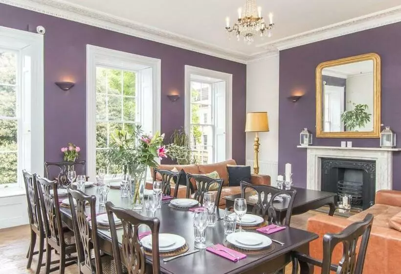 Aamiaismajoitus (B&B) 3 Berkeley Square Guesthouse