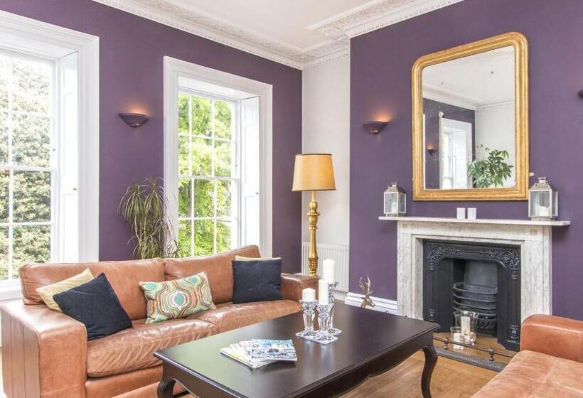 Aamiaismajoitus (B&B) 3 Berkeley Square Guesthouse