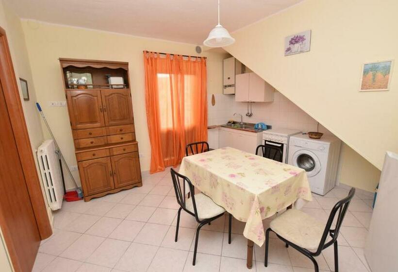 مبيت وإفطار La Casetta Di Adriana