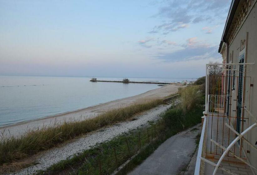 مبيت وإفطار La Casetta Di Adriana