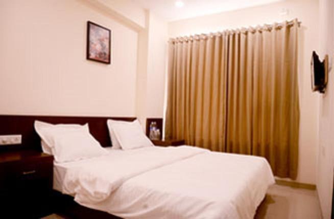 Отель Malhar Grand