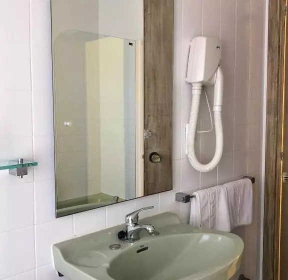 Majatalo Playa De Los Locos