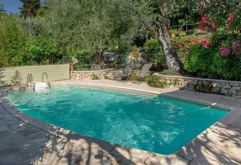 Aamiaismajoitus (B&B) Le Clos Des Oliviers