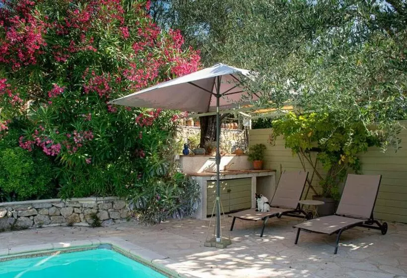 Aamiaismajoitus (B&B) Le Clos Des Oliviers