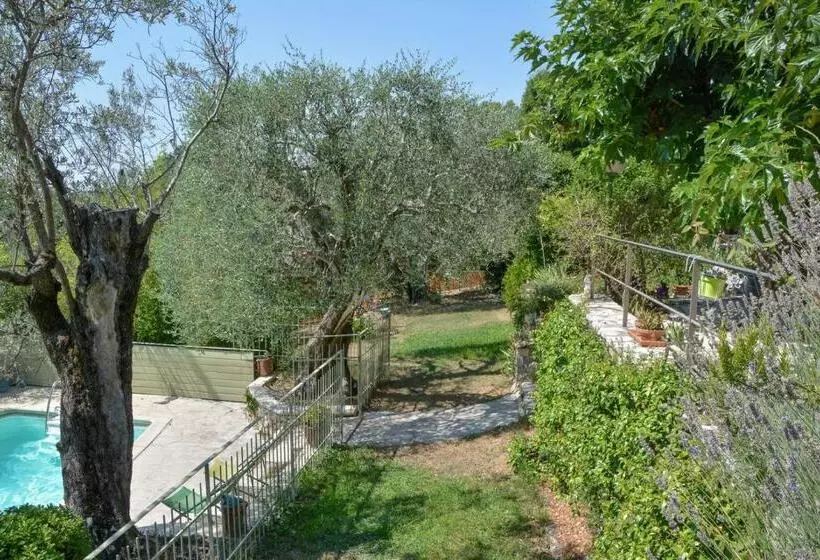 Aamiaismajoitus (B&B) Le Clos Des Oliviers