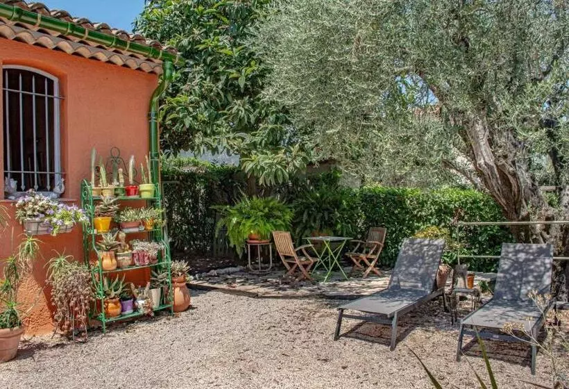 Aamiaismajoitus (B&B) Le Clos Des Oliviers