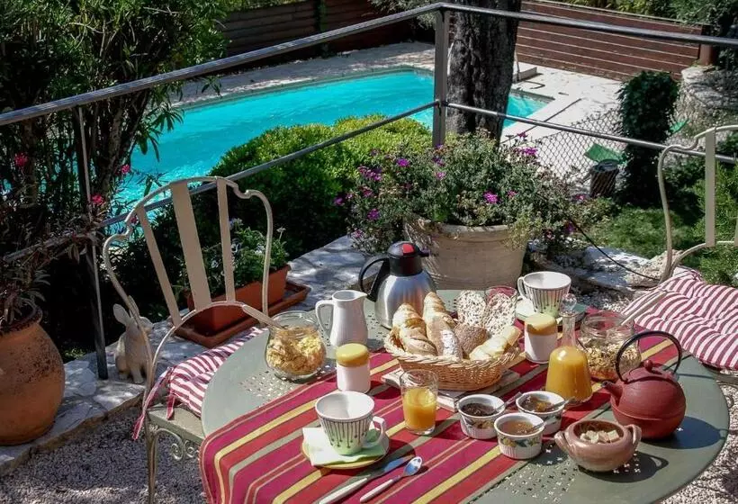 Aamiaismajoitus (B&B) Le Clos Des Oliviers