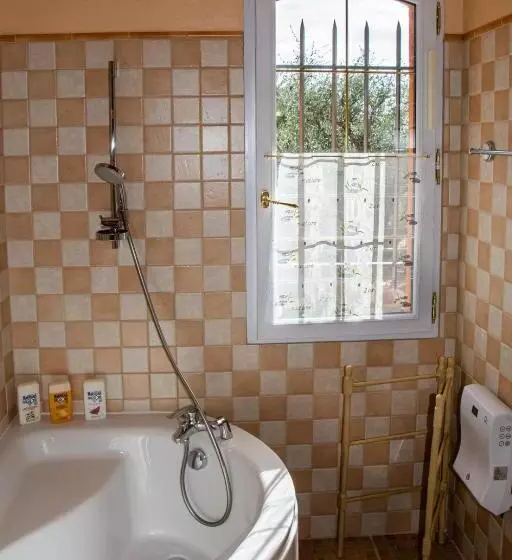 Aamiaismajoitus (B&B) Le Clos Des Oliviers