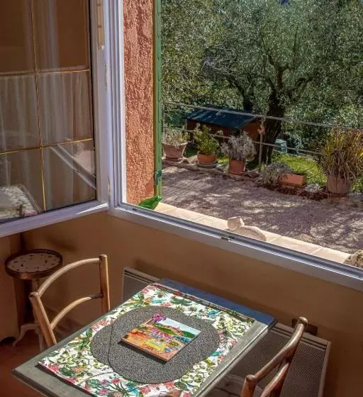 Aamiaismajoitus (B&B) Le Clos Des Oliviers